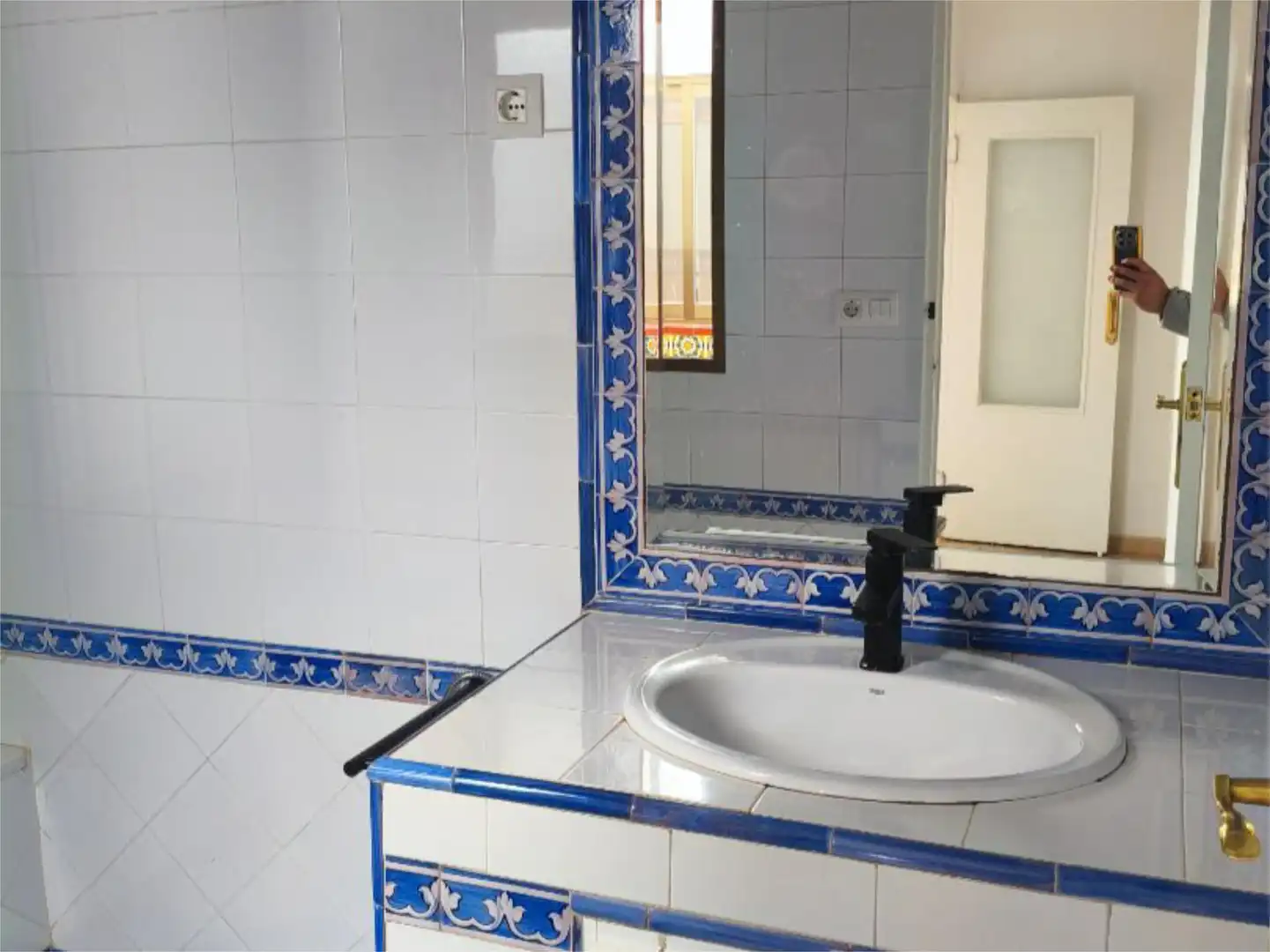 Casa adosada en venta en Calle Bulerias, 2, Sanlúcar la Mayor Baño de Casa adosada en venta en Sanlúcar la Mayor