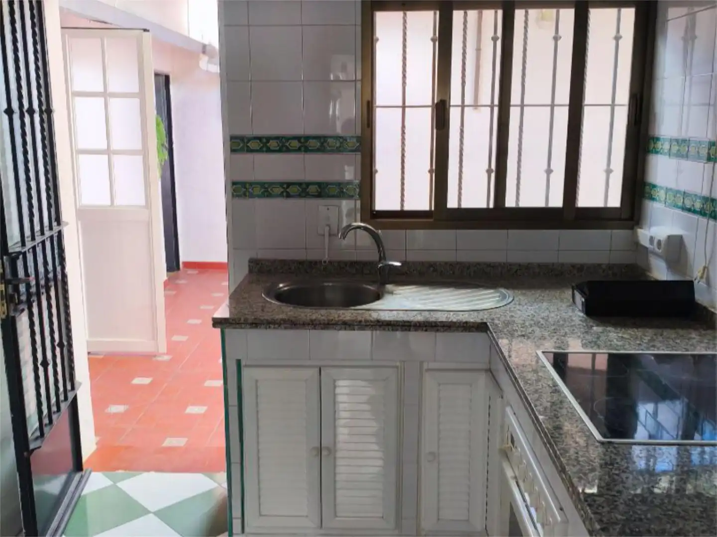 Casa adosada en venta en Calle Bulerias, 2, Sanlúcar la Mayor Cocina de Casa adosada en venta en Sanlúcar la Mayor