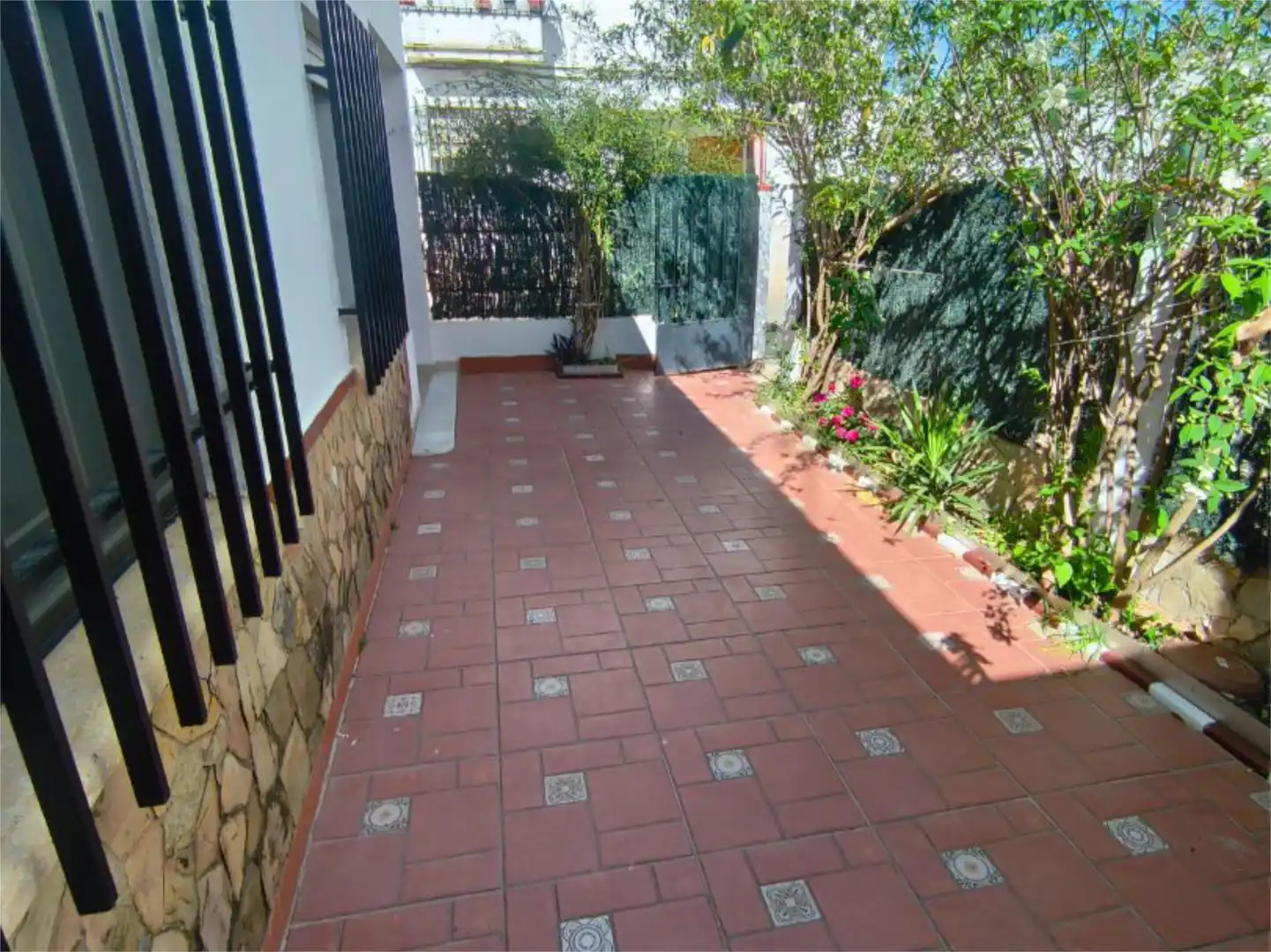 Casa adosada en venta en Calle Bulerias, 2, Sanlúcar la Mayor Terraza de Casa adosada en venta en Sanlúcar la Mayor