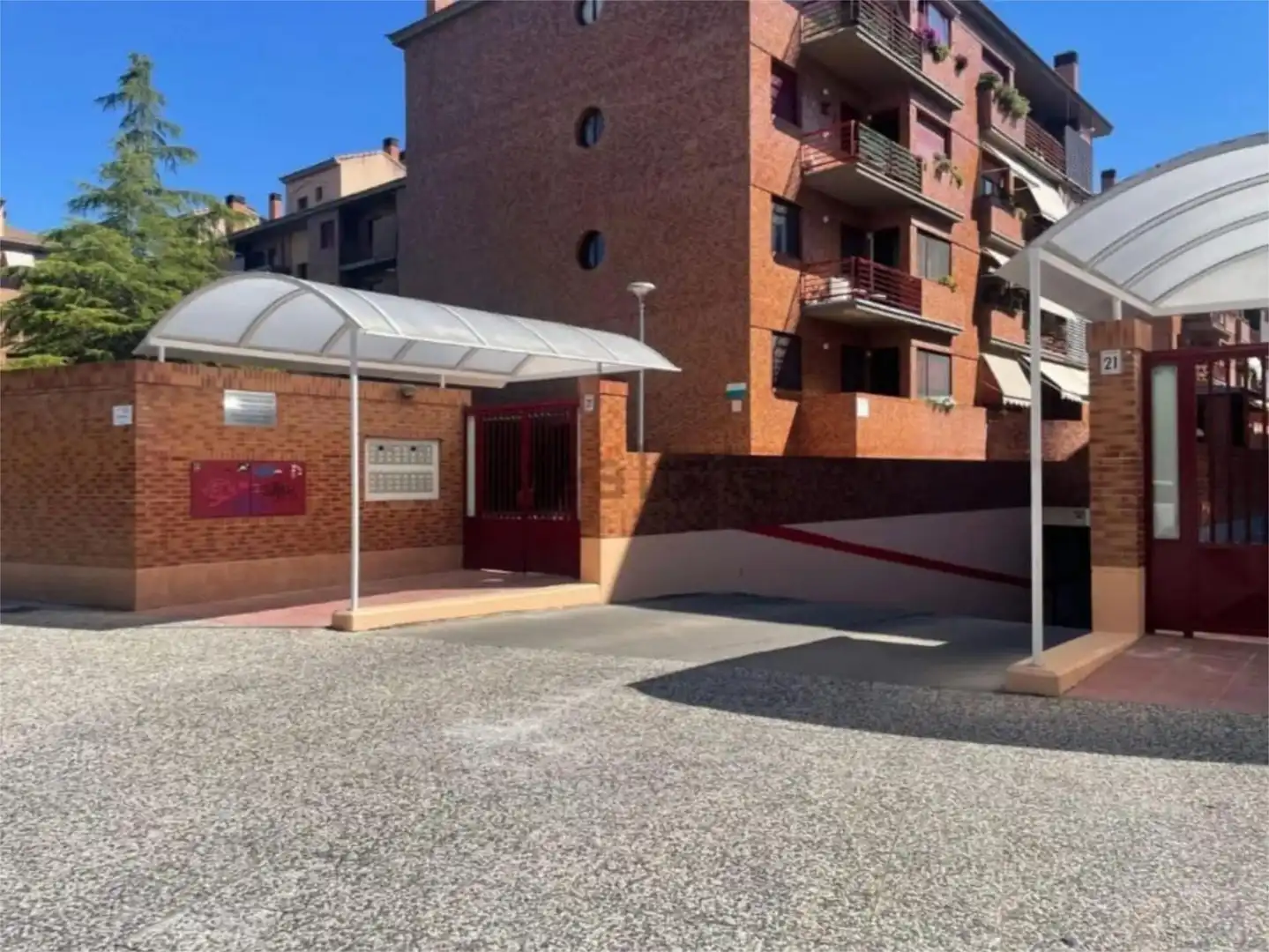 Parking of Flat for sale in  Zaragoza Capital  with Air Conditioner, Terrace and Swimming Pool