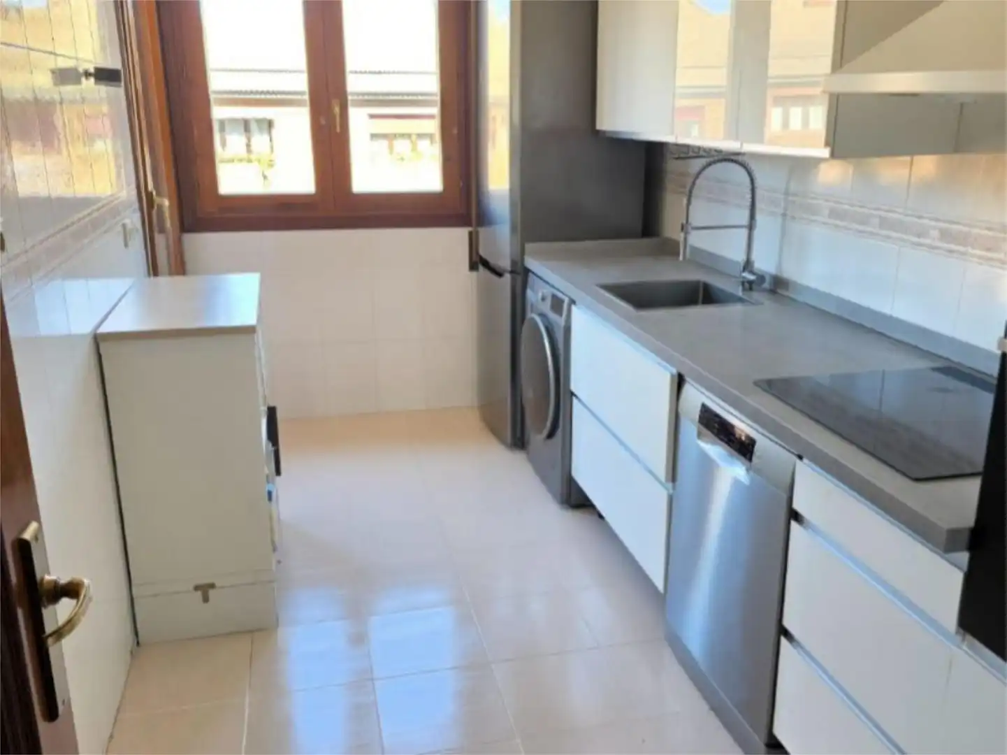 Flat for sale in Calle de Aldebarán, Valdefierro Kitchen of Flat for sale in Zaragoza with Air Conditioner, Heating and Terrace
