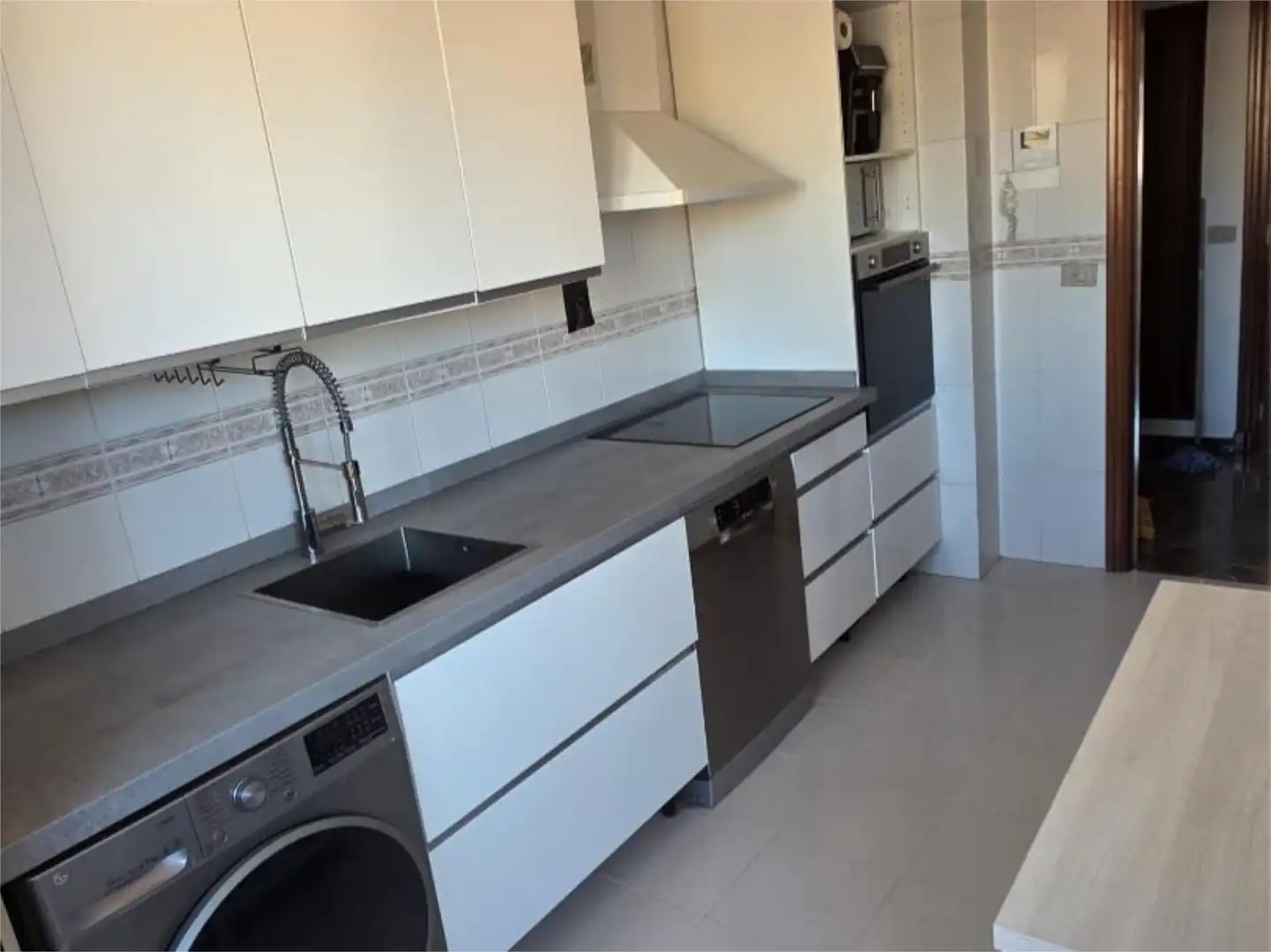 Flat for sale in Calle de Aldebarán, Valdefierro Kitchen of Flat for sale in Zaragoza with Air Conditioner, Heating and Terrace