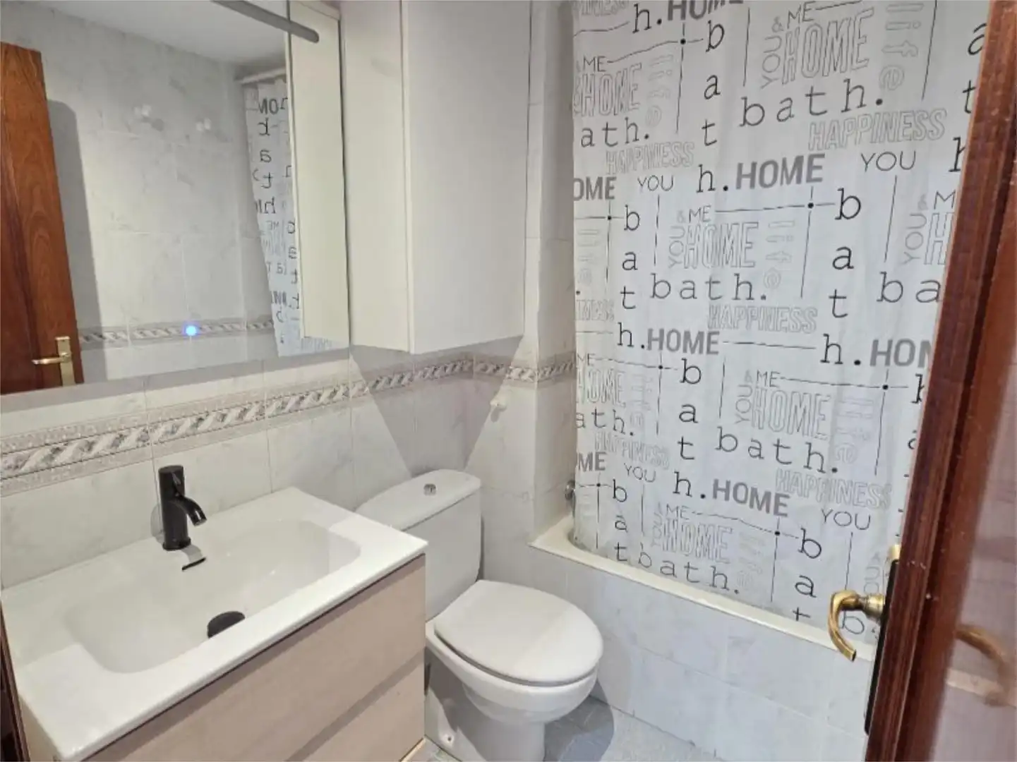 Flat for sale in Calle de Aldebarán, Valdefierro Bathroom of Flat for sale in Zaragoza with Air Conditioner, Heating and Terrace