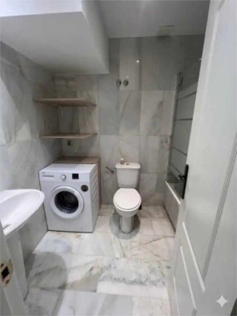 Bany de Apartament en venda en Estepona amb Jardí privat, Terrassa i Piscina