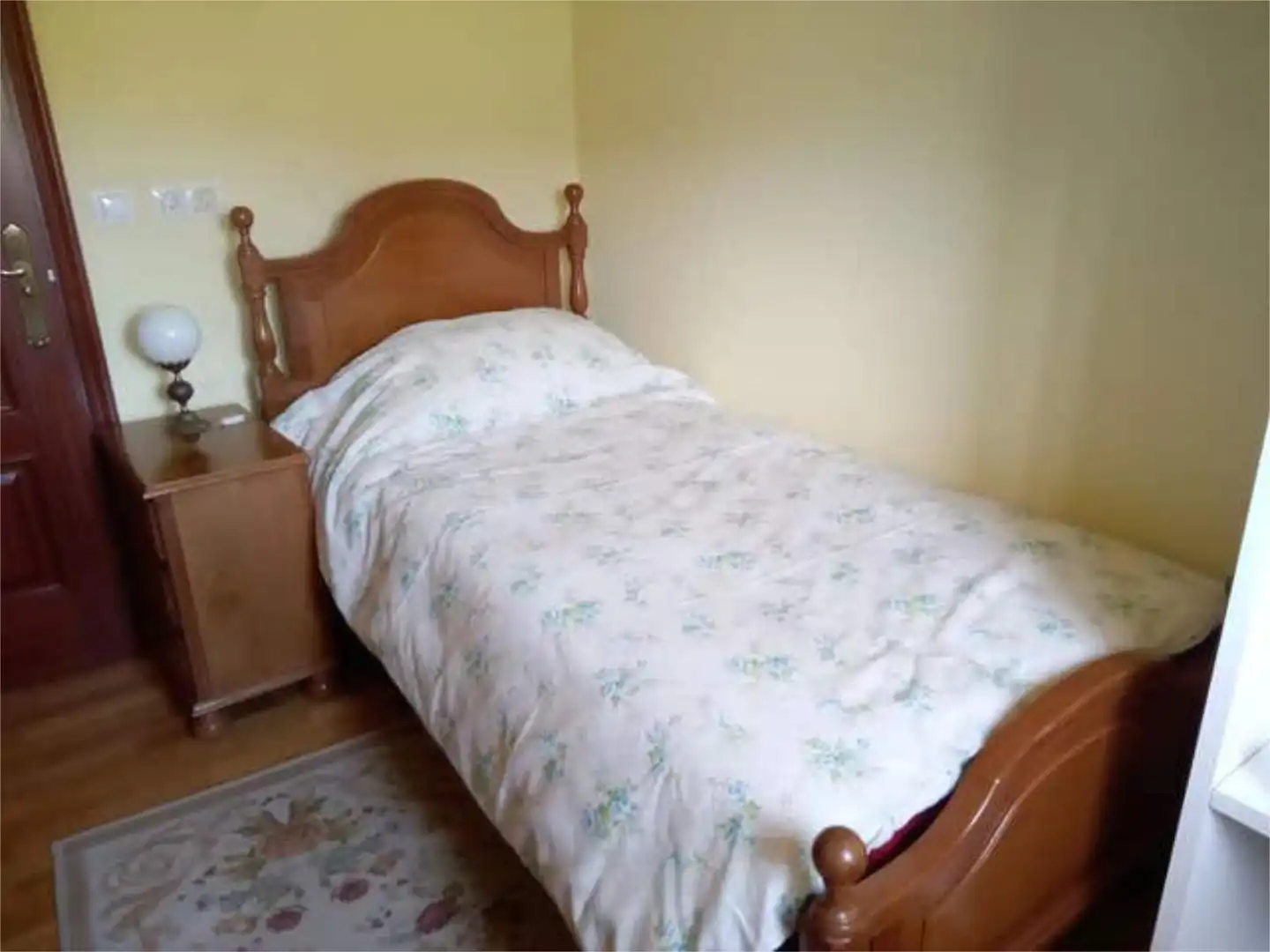 Habitación de Casa adosada de alquiler en Baiona con Jardín privado, Terraza y Amueblado