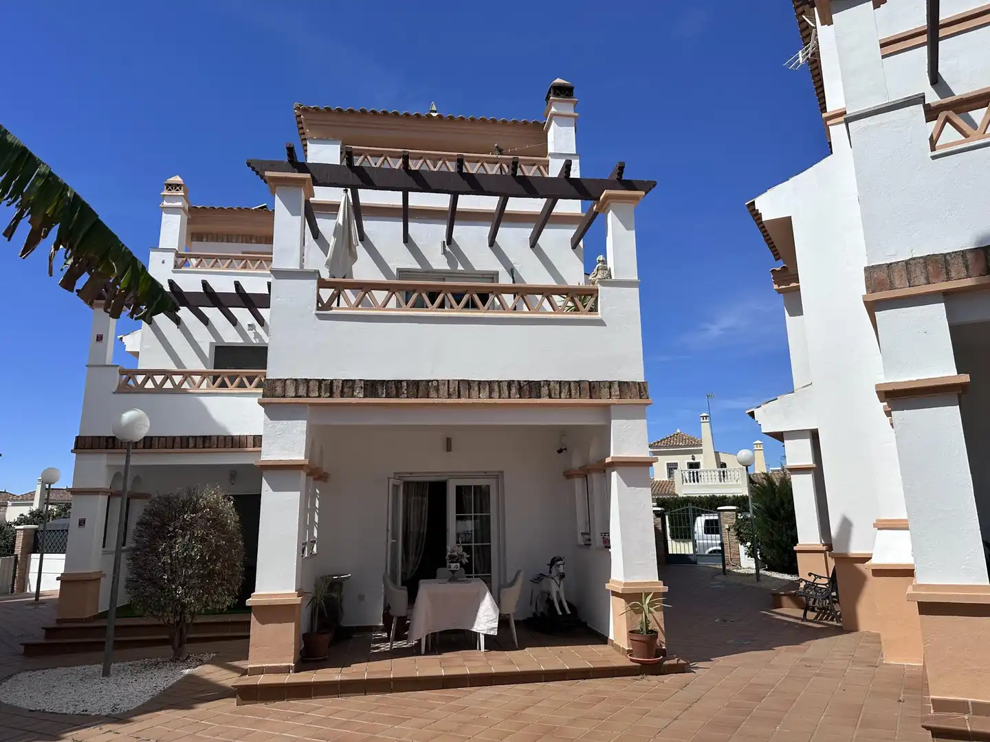 Vista exterior de Casa o xalet en venda en Ayamonte amb Aire condicionat, Terrassa i Piscina