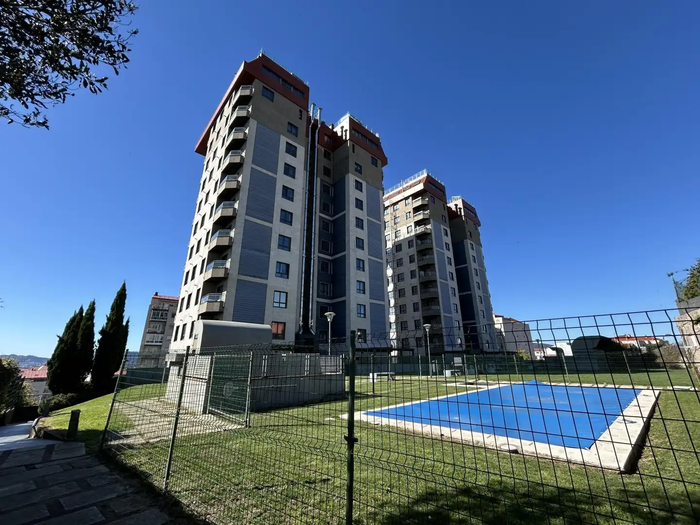 Außenansicht von Wohnung zur Miete in Vigo  mit Heizung, Privatgarten und Parkett