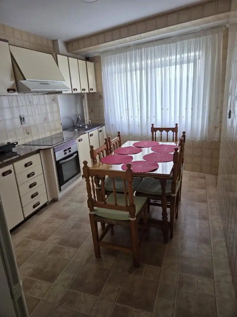 Pis en venda a Rúa Real, 27, Ponteceso Cuina de Pis en venda en Ponteceso amb Parquet, Moblat i Forn