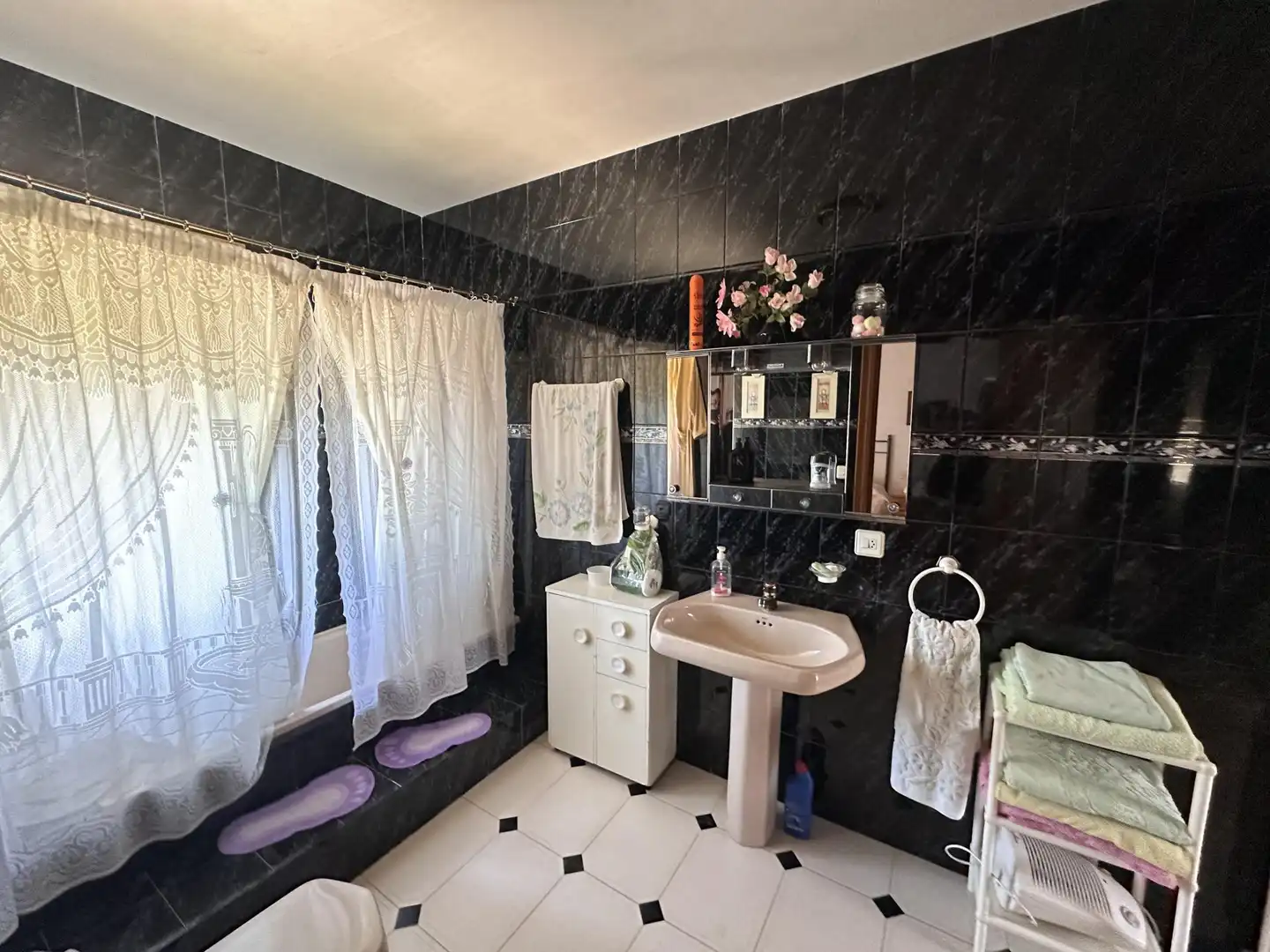 Houses for sale in Calle Segura Sáez, 16, Lagunilla Bathroom of Houses for sale in Lagunilla with Heating, Private garden and Storage room