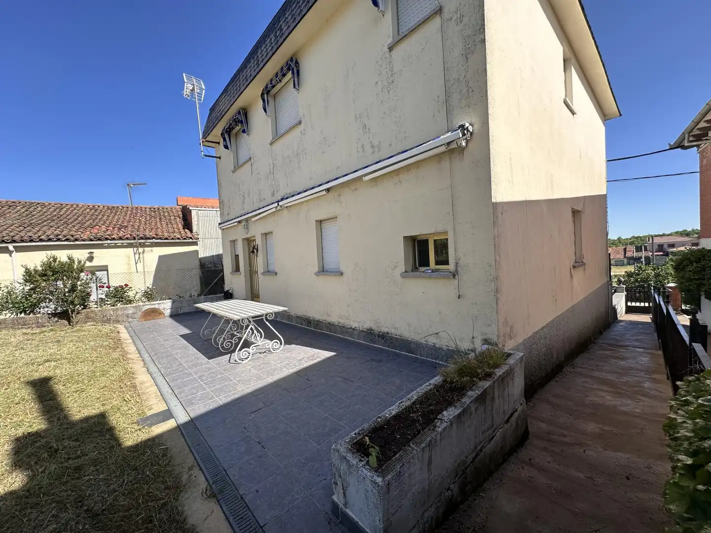 Houses for sale in Calle Segura Sáez, 16, Lagunilla Exterior view of Houses for sale in Lagunilla with Heating, Private garden and Storage room
