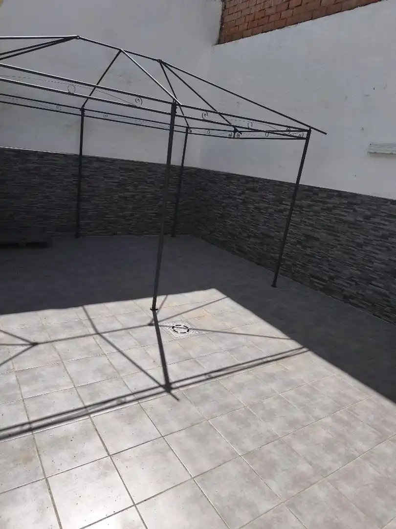 Erdgeschoss zum Verkauf in Linares mit Klimaanlage, Heizung und Terrasse