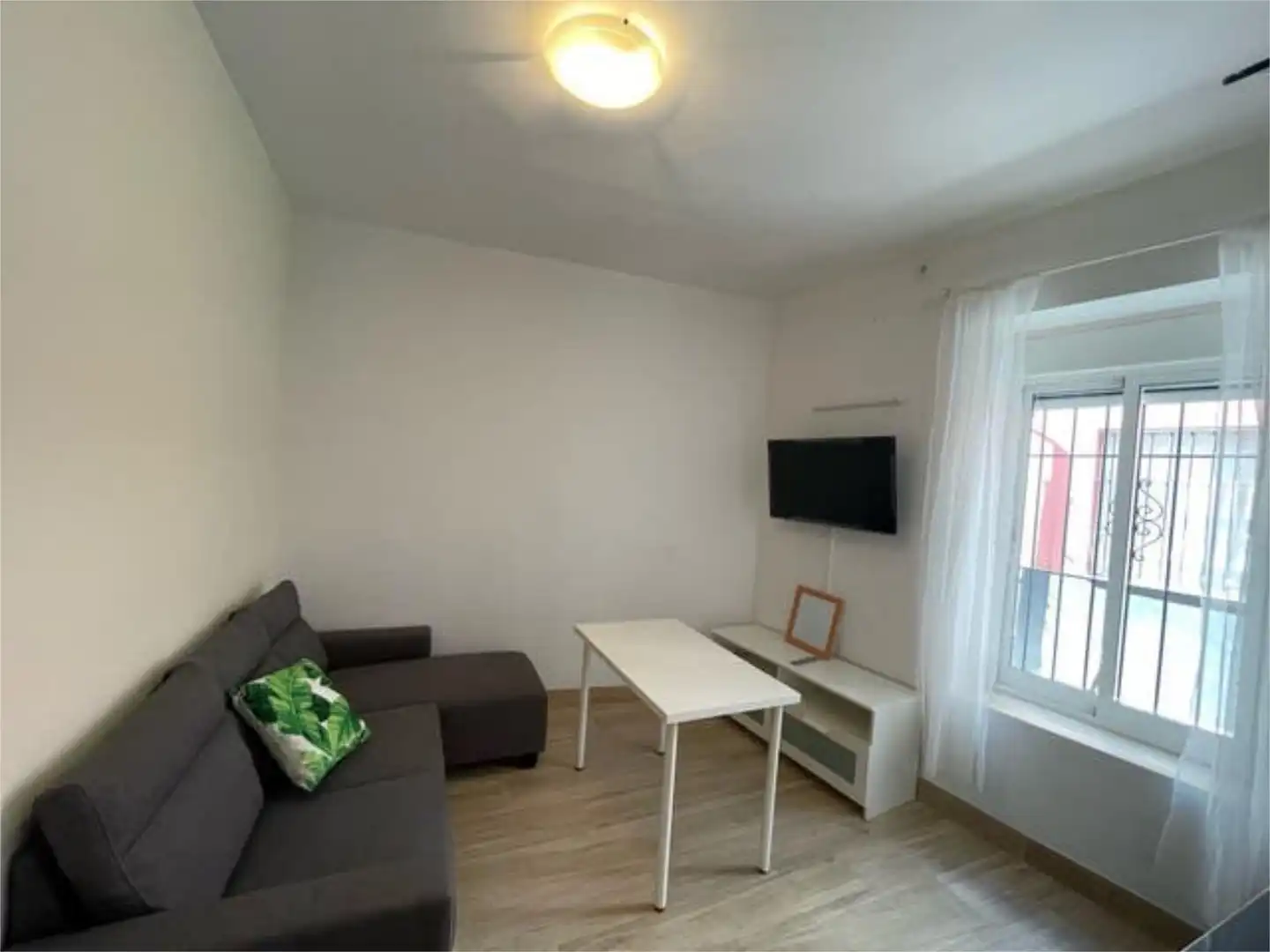 Living room of Apartments for rent in  Sevilla Capital  with Heating, Terrace and Furnished