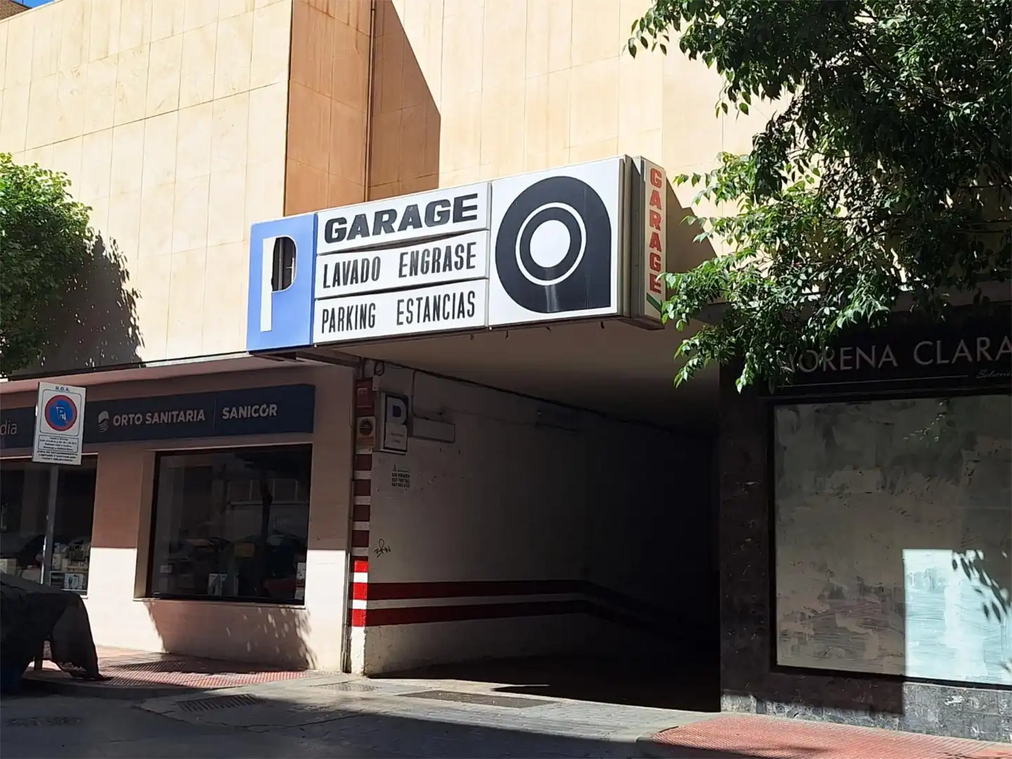 Garaje de alquiler en  Almería Capital