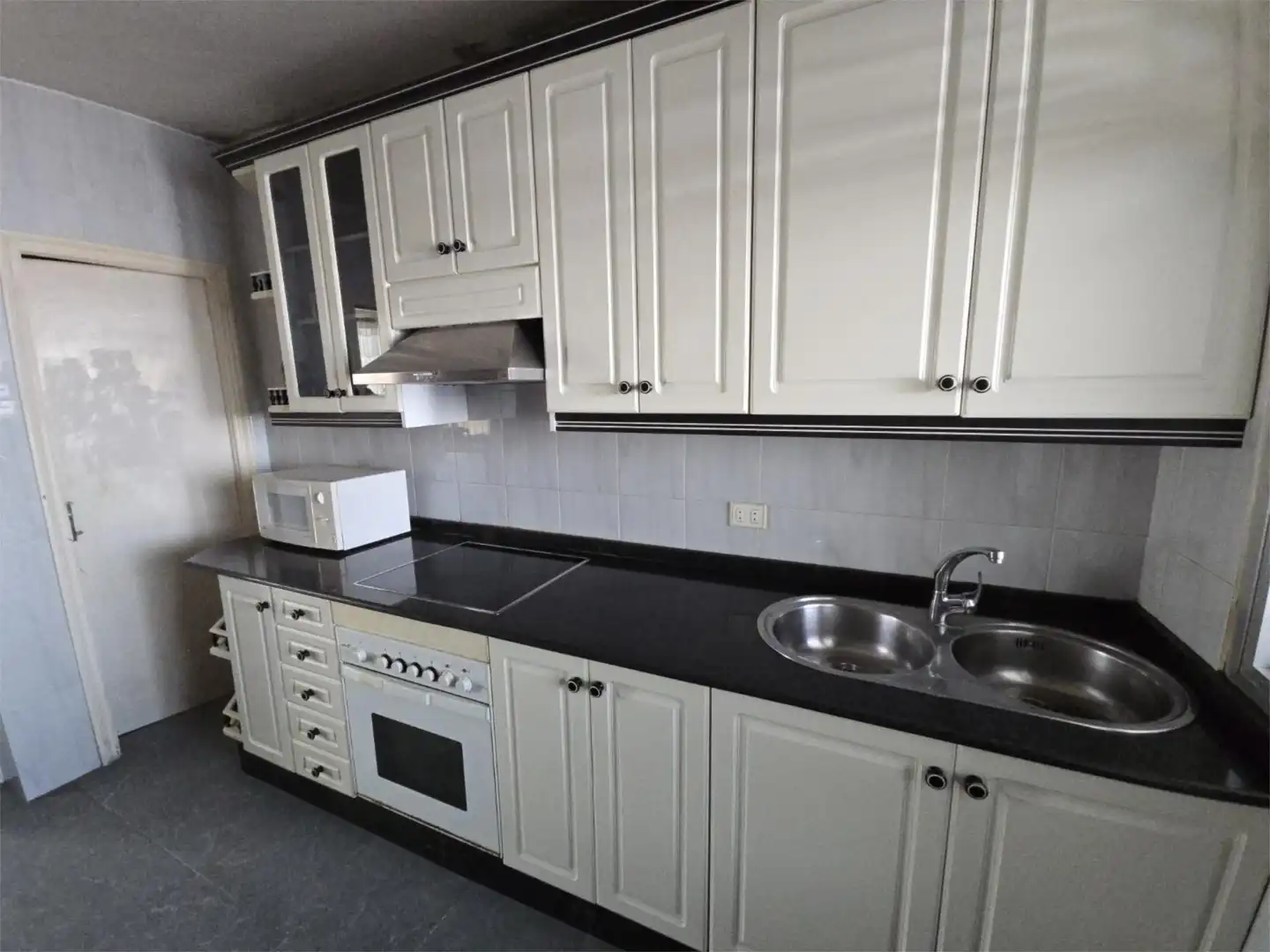 Cuina de Casa adosada en venda en Lugo Capital