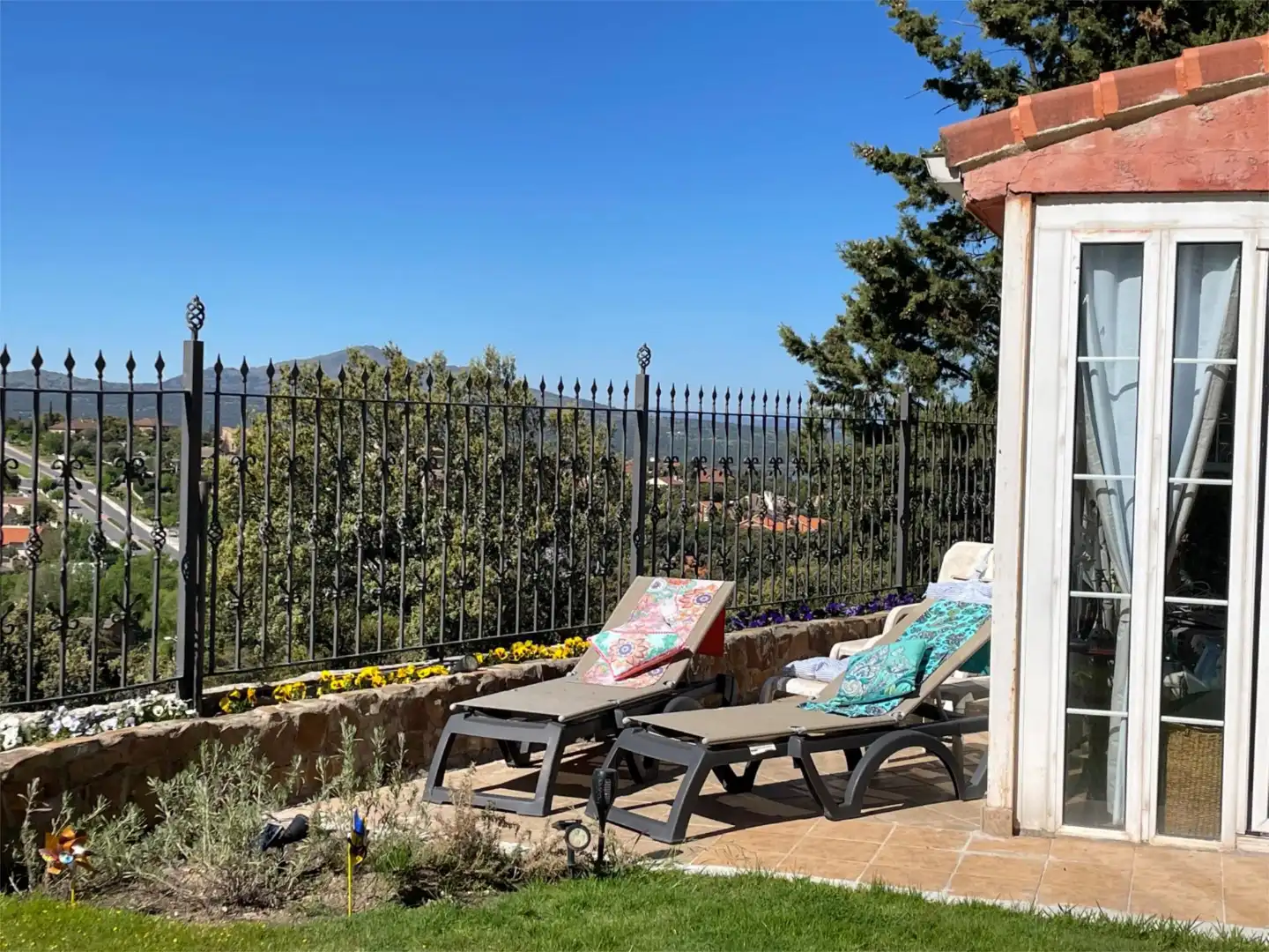 Casa o chalet en venta en Avenida de Sierra Nevada, 125, Los Cotos de Monterrey Terraza de Casa o chalet en venta en Venturada con Aire acondicionado