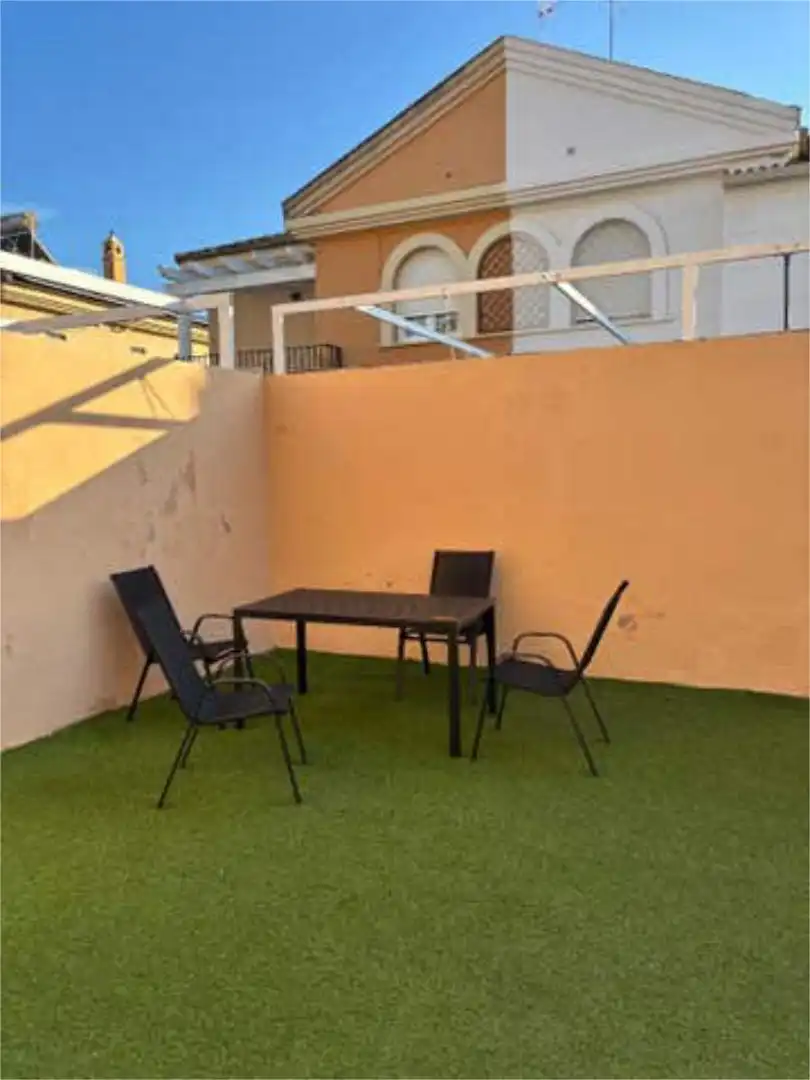 Casa adosada en venda a Consolación Terrassa de Casa adosada en venda en Utrera amb Jardí privat