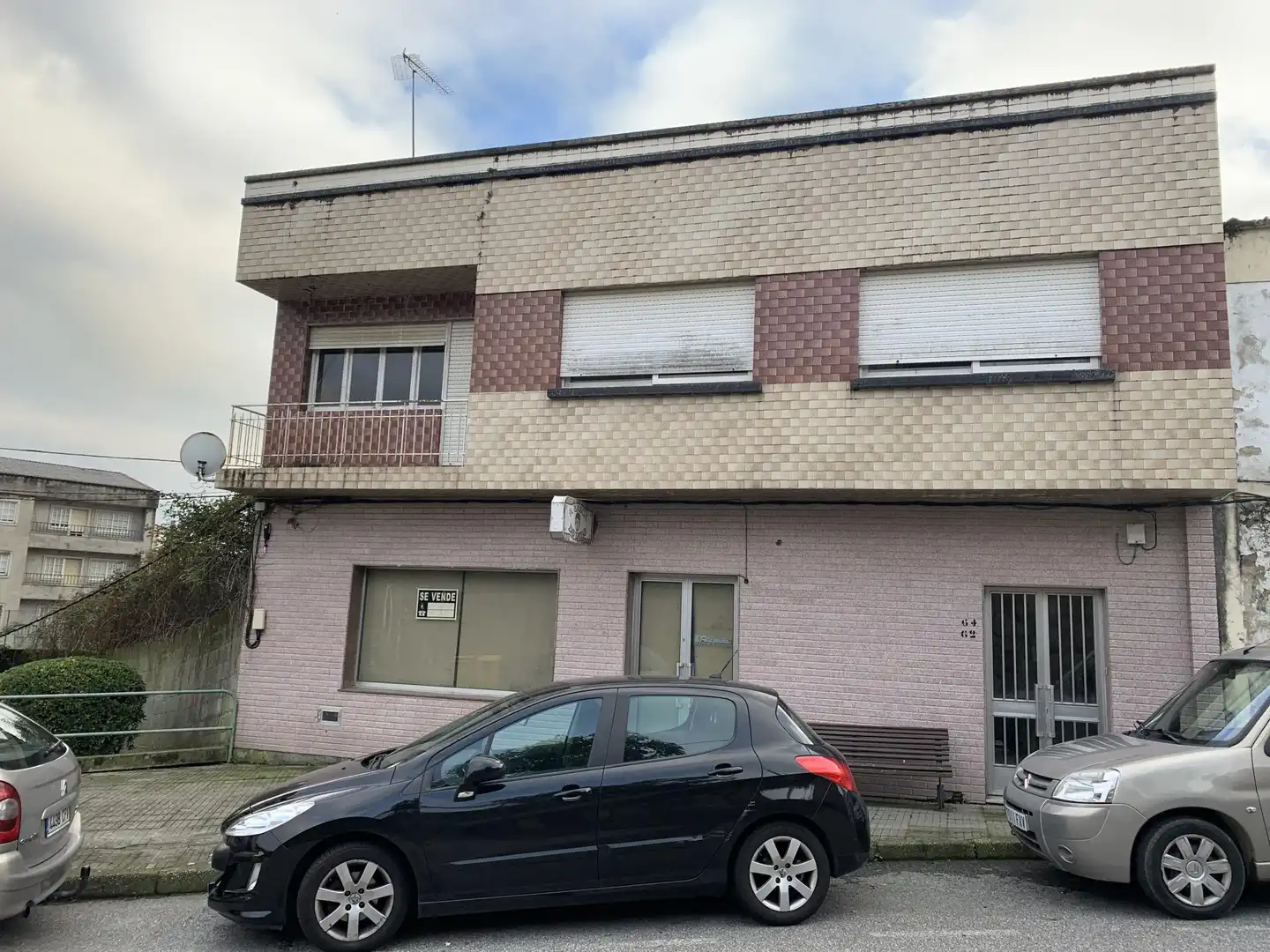 Vista exterior de Casa adosada en venda en Boiro amb Terrassa i Balcó