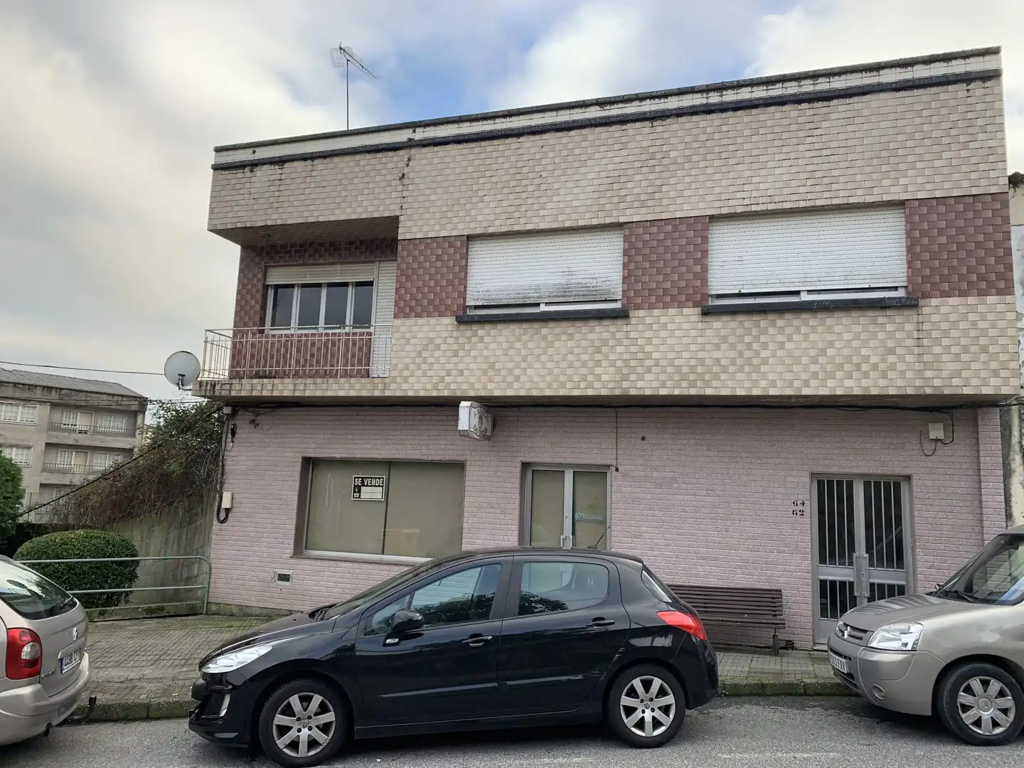 Vista exterior de Casa adosada en venda en Boiro amb Terrassa i Balcó