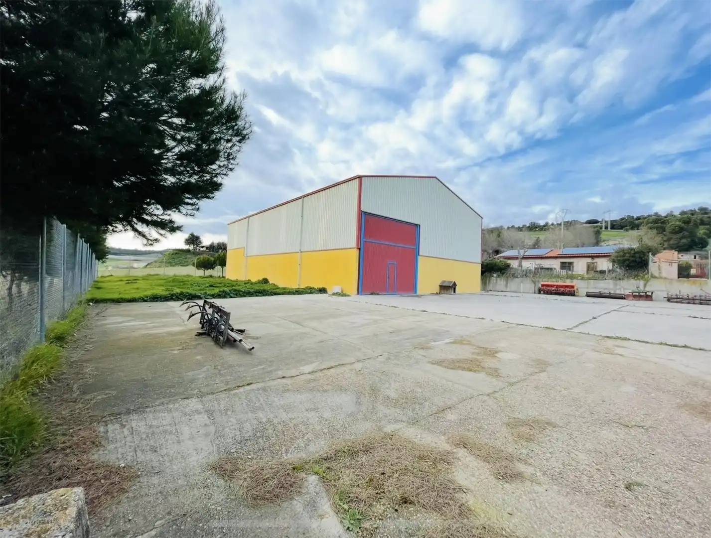 Exterior view of Premises for sale in Simancas