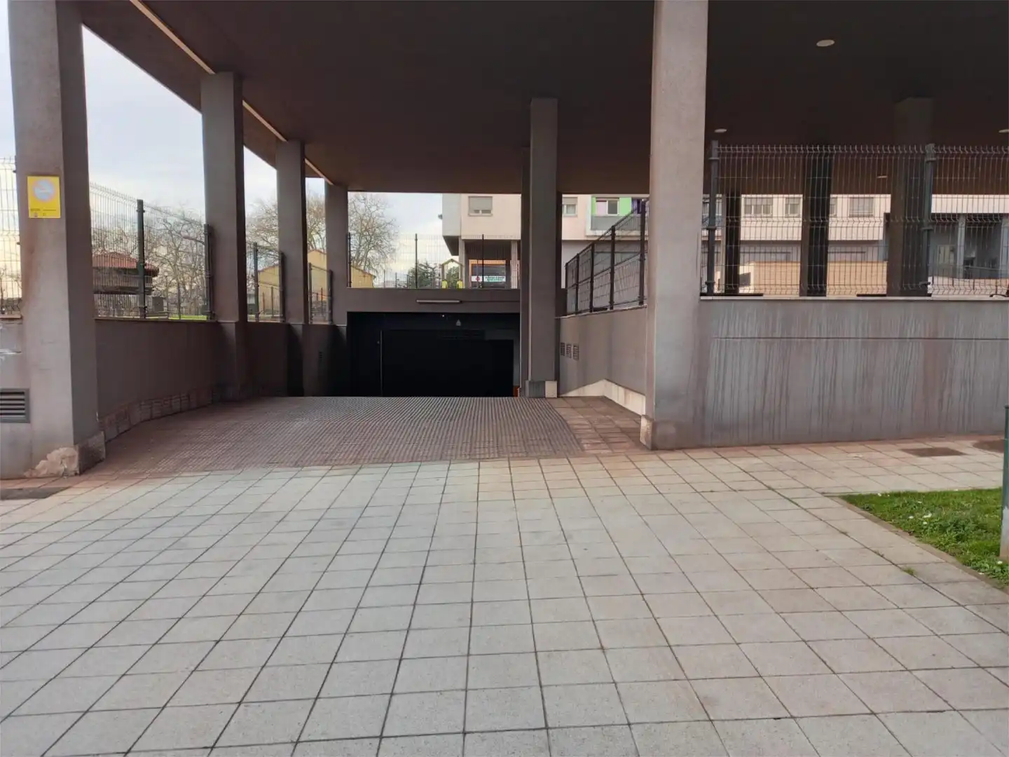 Garaje en venta en Calle Concejo de Villayón, 1, Jove Parking de Garaje en venta en Gijón