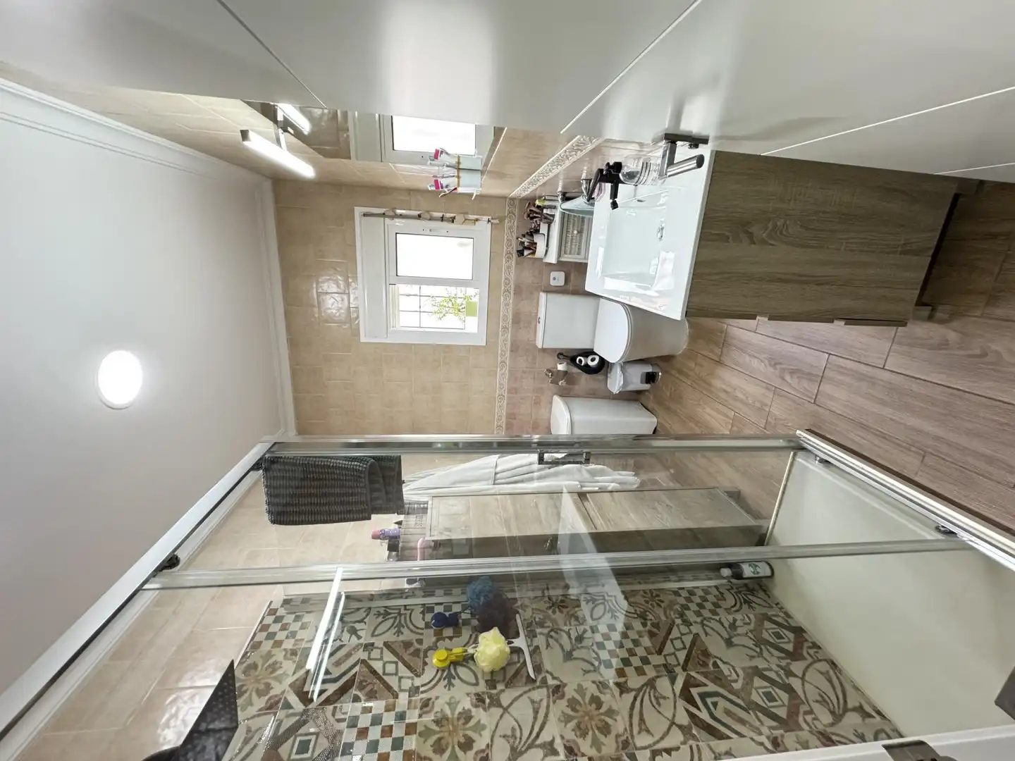 Baño de Casa adosada en venta en Villaverde del Río con Aire acondicionado, Calefacción y Jardín privado