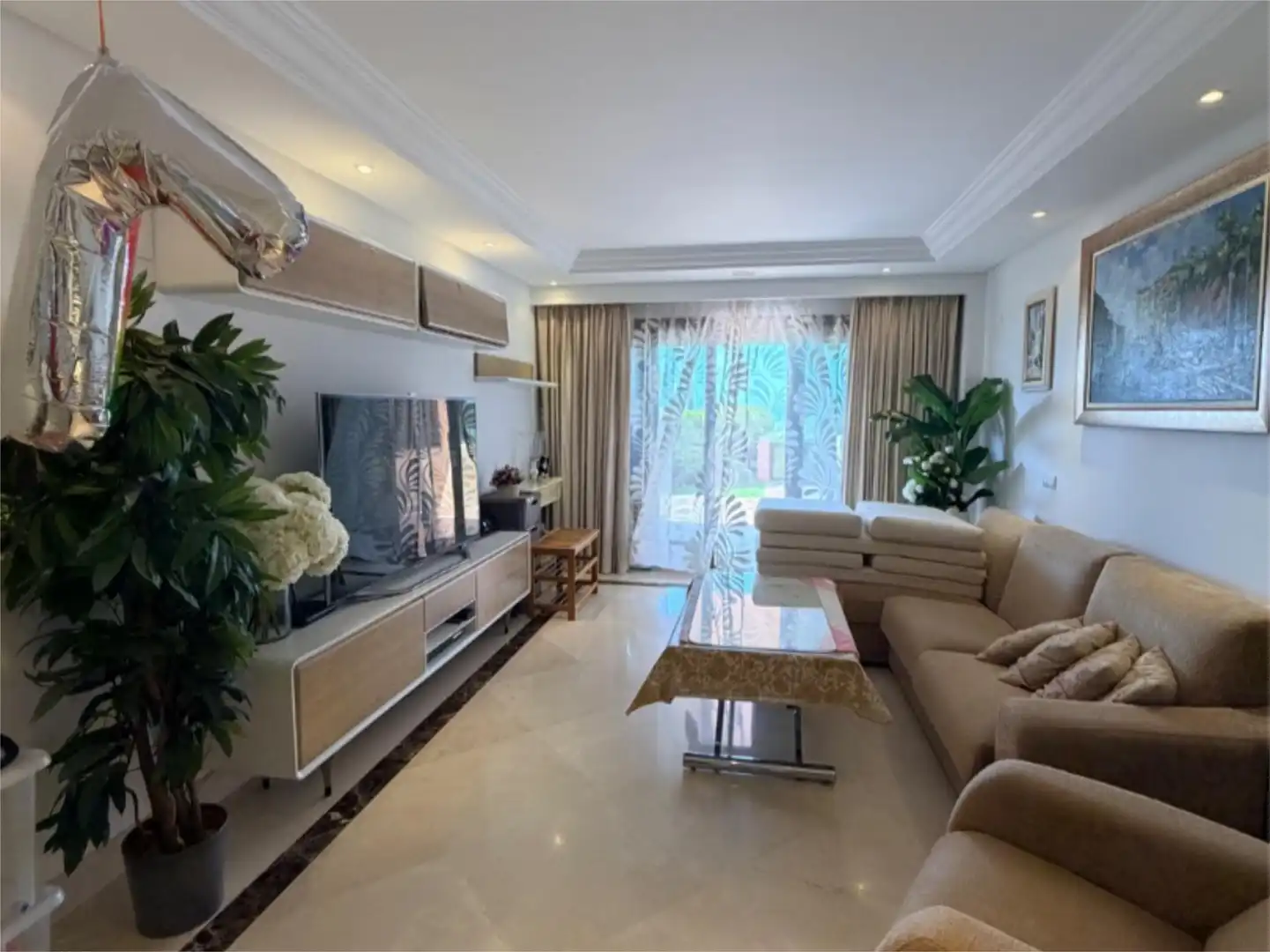 Apartament en venda a Calle Océano Ártico, 3, Kempinski Sala d'estar de Apartament en venda en Estepona amb Aire condicionat, Terrassa i Piscina