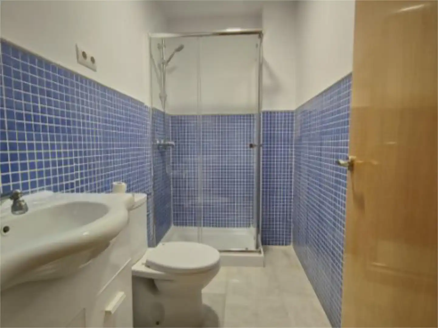 Flat for sale in Calle Antonio Martín Bermudo Campito, 8, Centro Bathroom of Flat for sale in Alcalá de Guadaira with Air Conditioner, Terrace and Balcony
