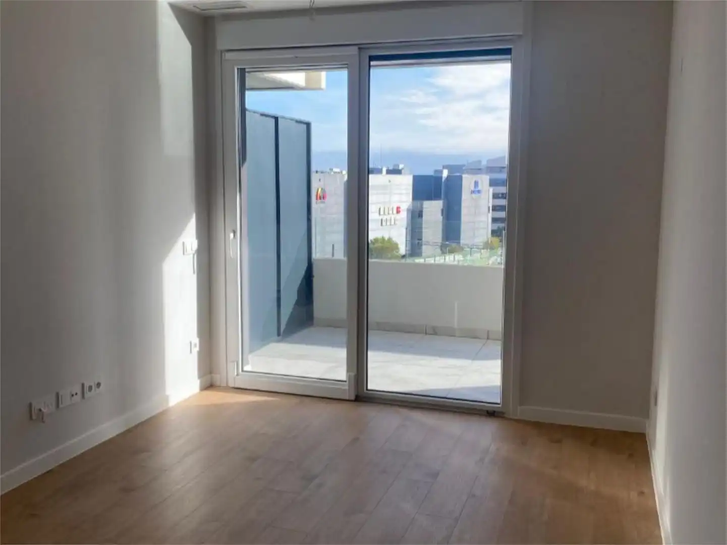 Piso en venta en Calle de Dulce Chacón, 25, Virgen del Cortijo - Manoteras Terraza de Piso en venta en Madrid Capital con Aire acondicionado, Terraza y Piscina