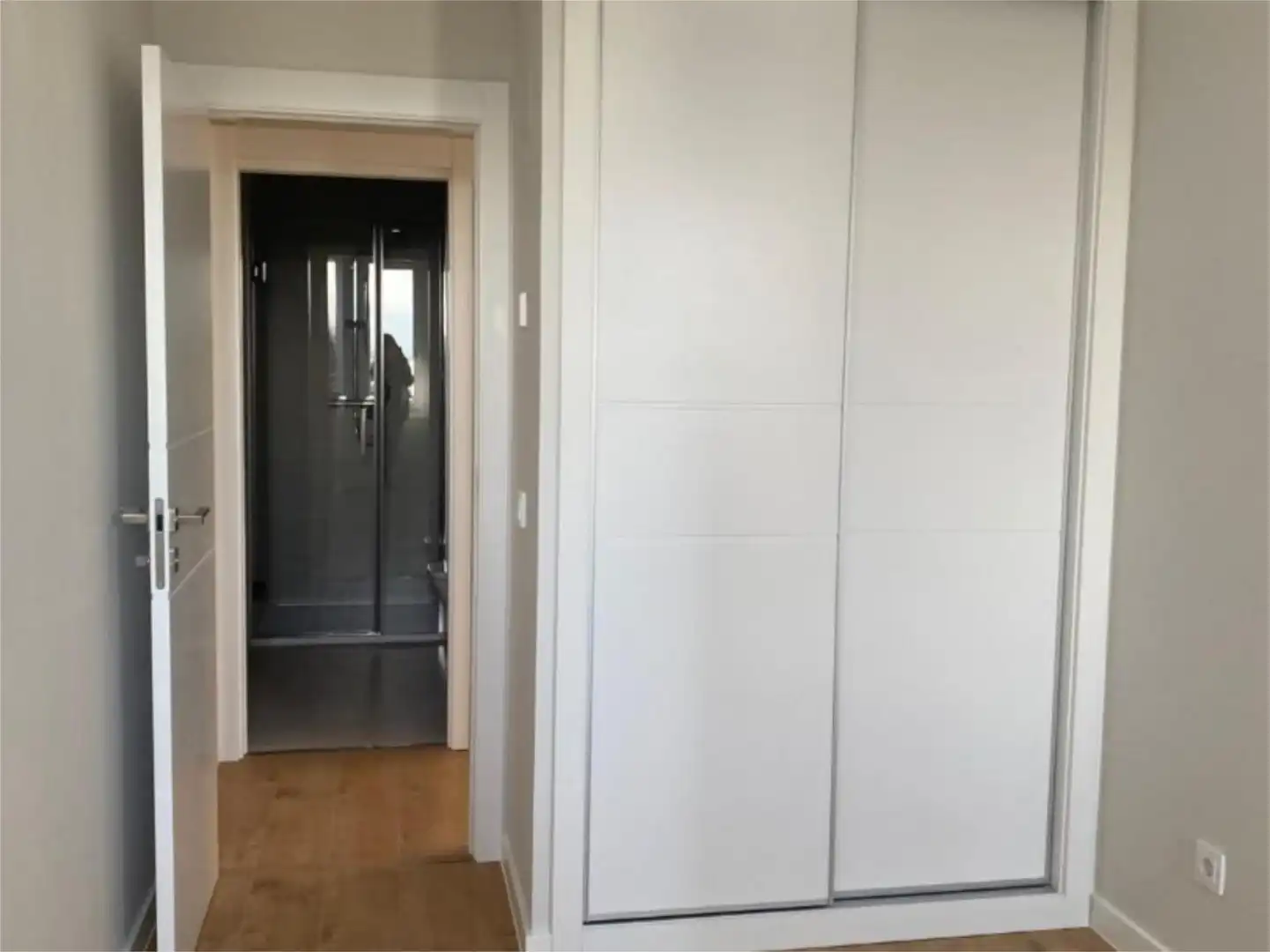 Piso en venta en Calle de Dulce Chacón, 25, Virgen del Cortijo - Manoteras Habitación de Piso en venta en Madrid Capital con Aire acondicionado, Terraza y Piscina