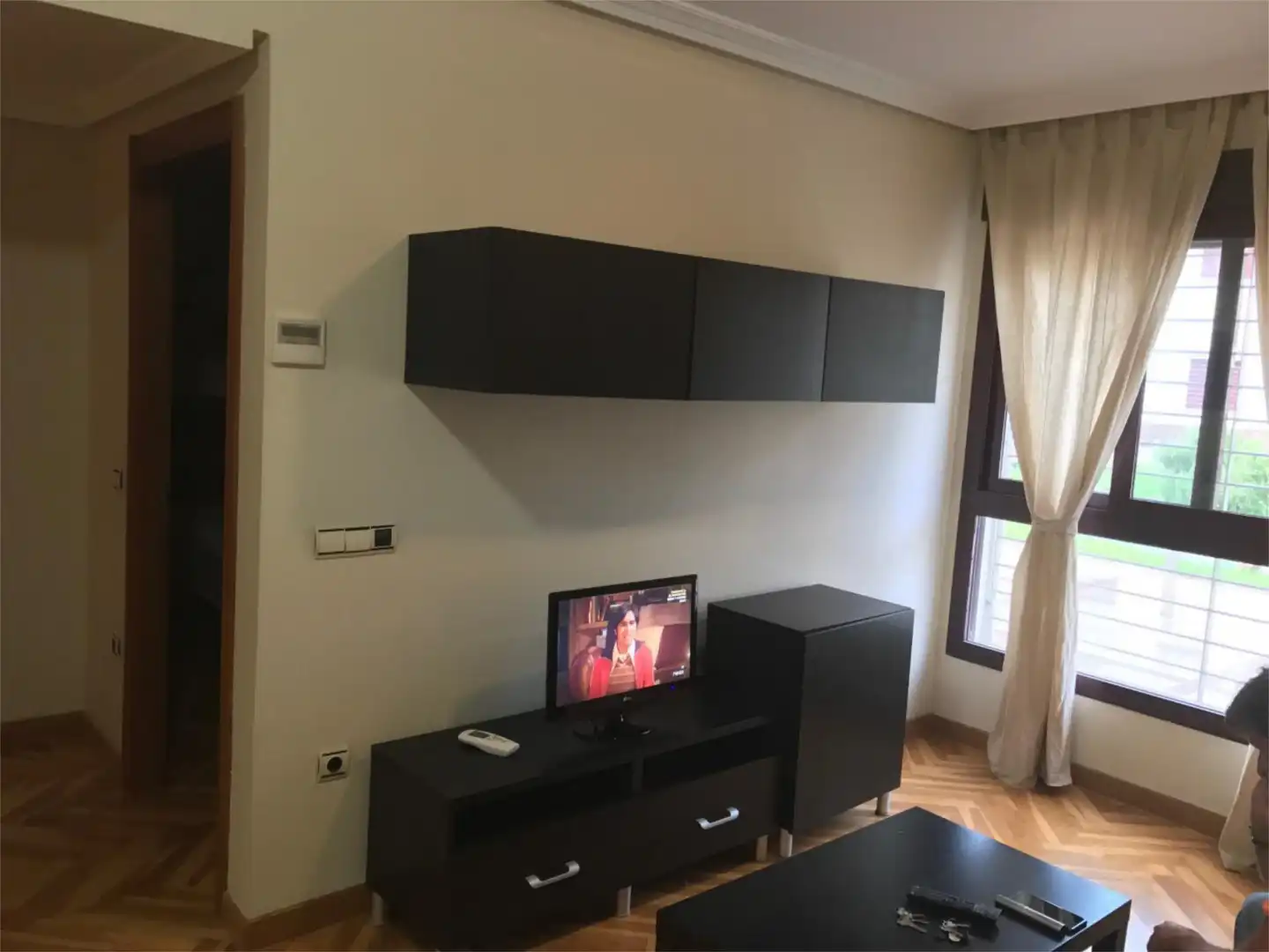 Apartamento de alquiler en Calle Avellano, 12, Maria Auxiliadora - Barriada de Llera Sala de estar de Apartamento de alquiler en Badajoz con Aire acondicionado, Calefacción y Parquet