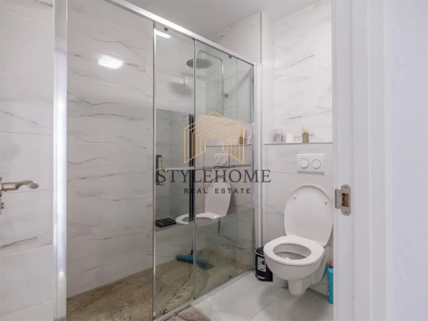 Badezimmer von Wohnungen zum Verkauf in Torrevieja mit Klimaanlage, Terrasse und Balkon