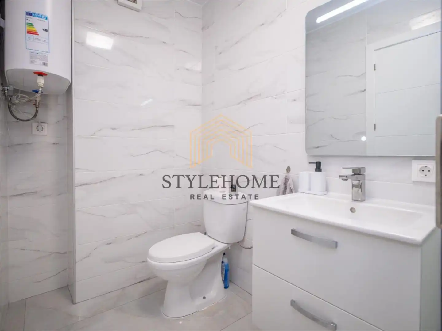 Badezimmer von Wohnungen zum Verkauf in Torrevieja mit Klimaanlage, Terrasse und Balkon