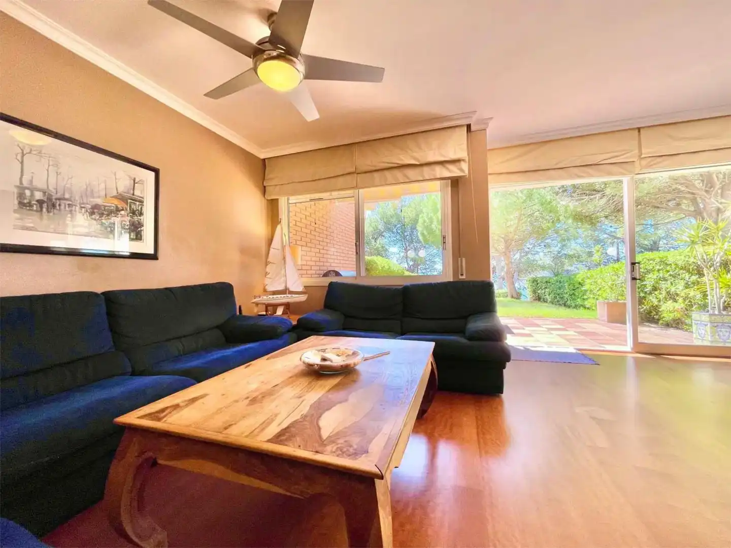 Casa adosada en venta en Carrer del Pas de la Mala Dona, 8, Pla de Maset - Cap de Salou Sala de estar de Casa adosada en venta en Salou con Calefacción, Jardín privado y Parquet