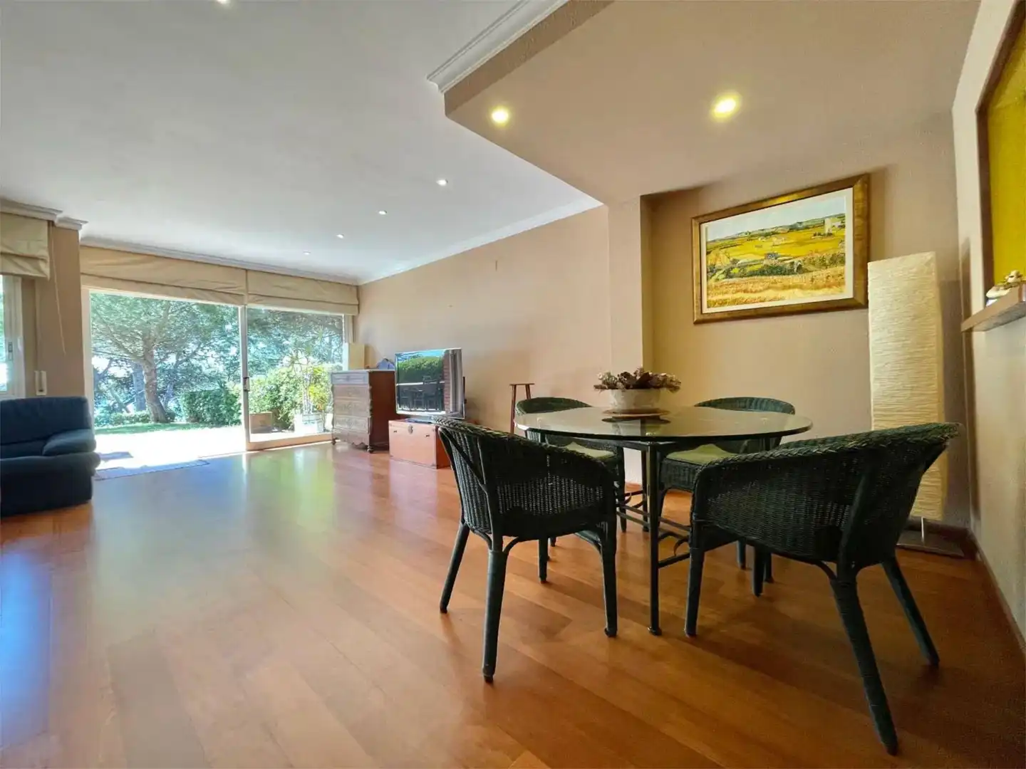 Casa adosada en venta en Carrer del Pas de la Mala Dona, 8, Pla de Maset - Cap de Salou Comedor de Casa adosada en venta en Salou con Calefacción, Jardín privado y Parquet