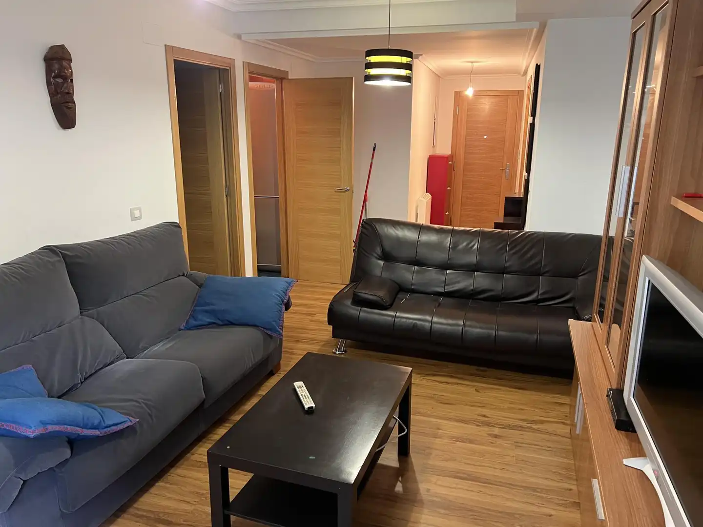 Sala de estar de Piso de alquiler en Aller con Calefacción, Parquet y Amueblado