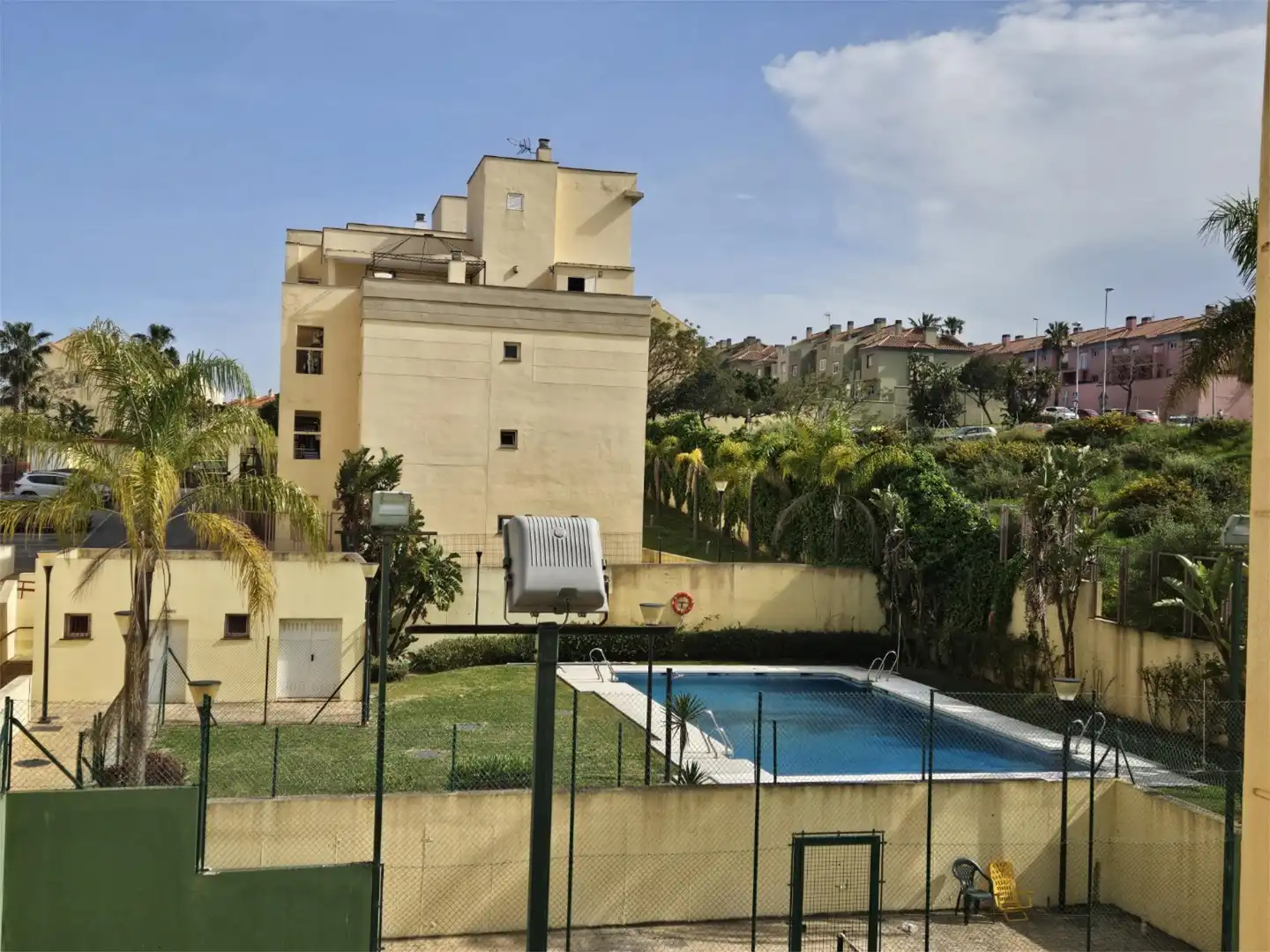Schwimmbecken von Wohnung zur Miete in Algeciras mit Klimaanlage, Heizung und Privatgarten