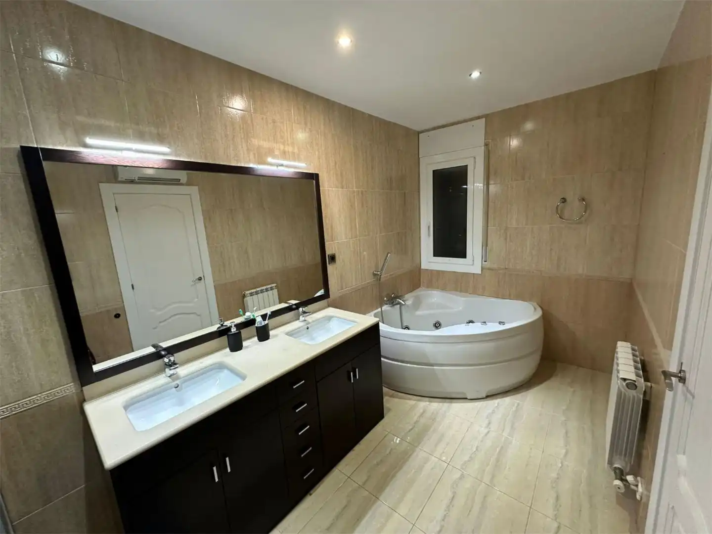 Bathroom of Houses for rent in Viladecavalls  with Air Conditioner, Heating and Private garden