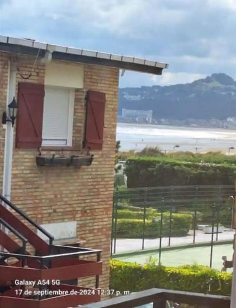 Wohnung zum Verkauf in El Puntal Außenansicht von Wohnung zum Verkauf in Laredo mit Terrasse