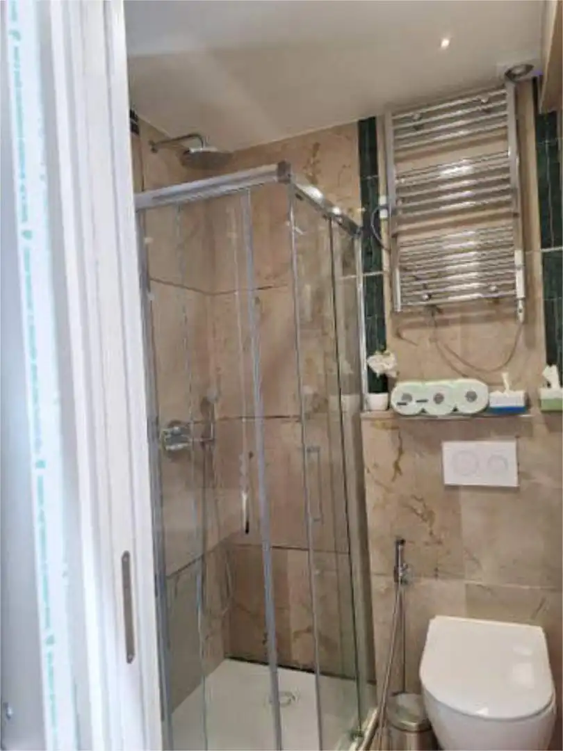 Study for sale in Ventas Bathroom of Study for sale in Madrid with Heating and Furnished