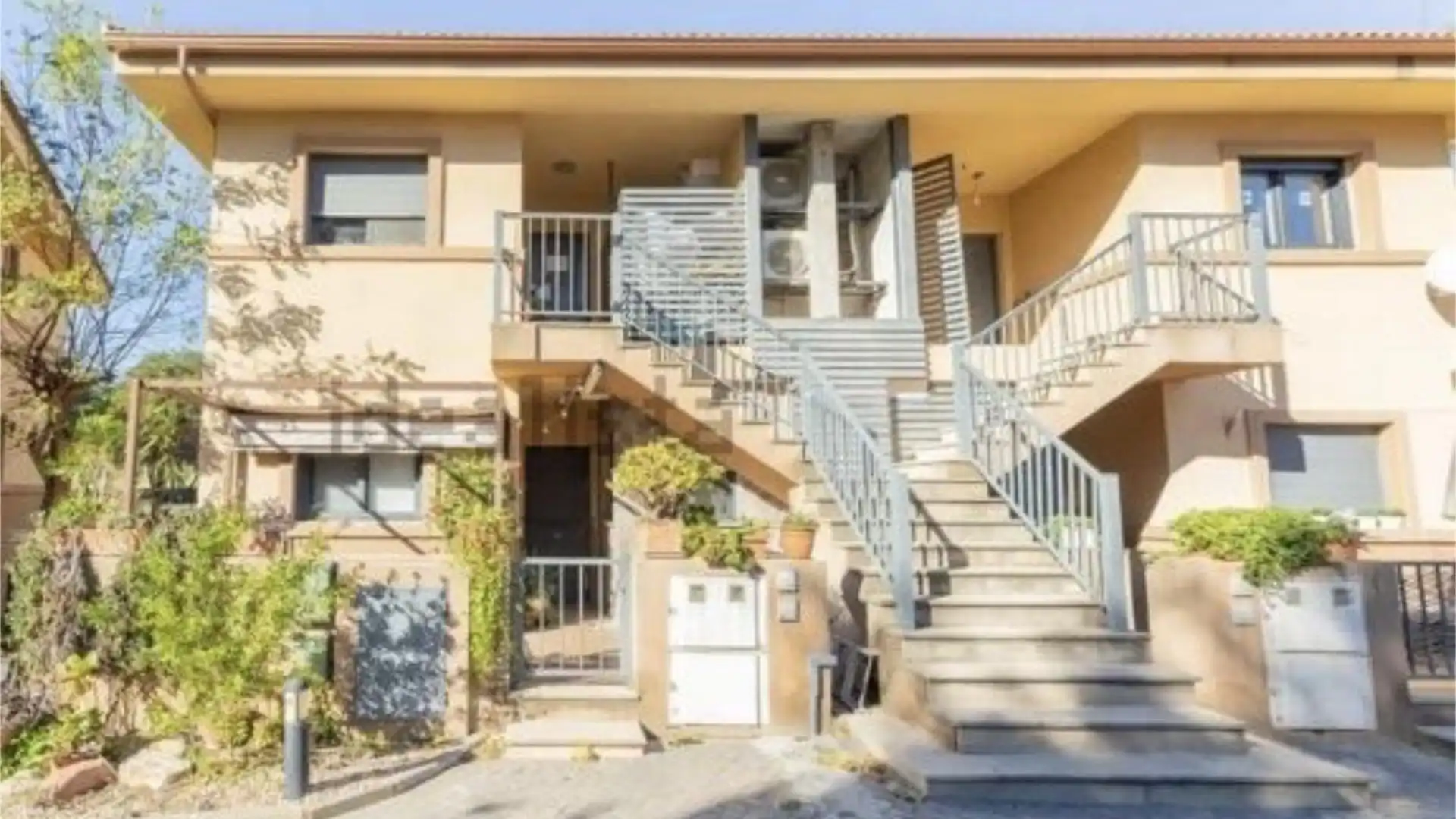 Vista exterior de Pis en venda en Godelleta amb Aire condicionat, Calefacció i Jardí privat