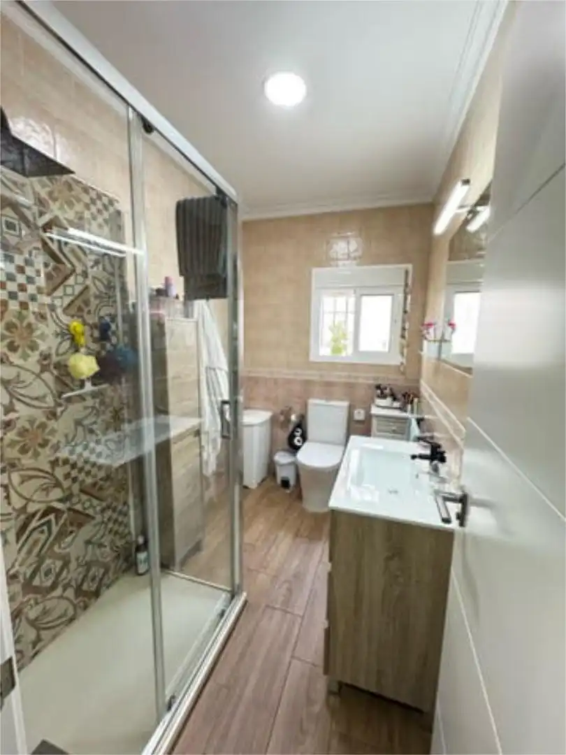 Casa o chalet en venta en Villaverde del Río Baño de Casa o chalet en venta en Villaverde del Río con Calefacción, Jardín privado y Terraza
