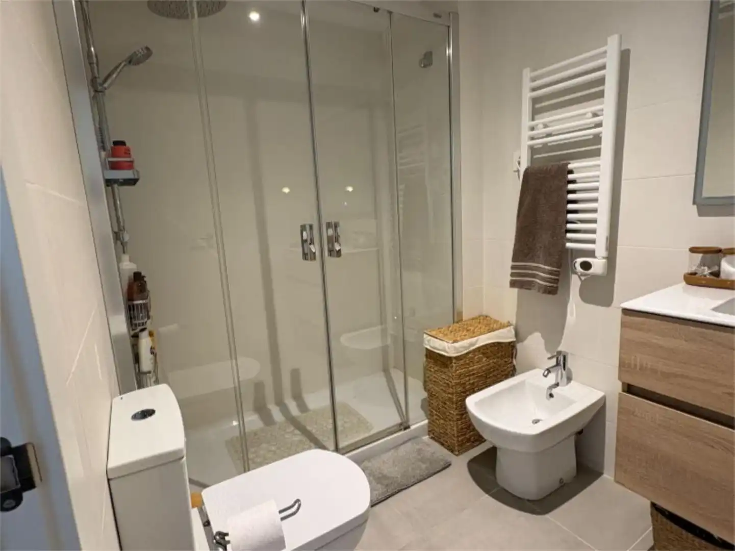 Flat for sale in Carrer del Kurdistan, 76, Can Gambús Bathroom of Flat for sale in Sabadell with Air Conditioner, Terrace and Swimming Pool