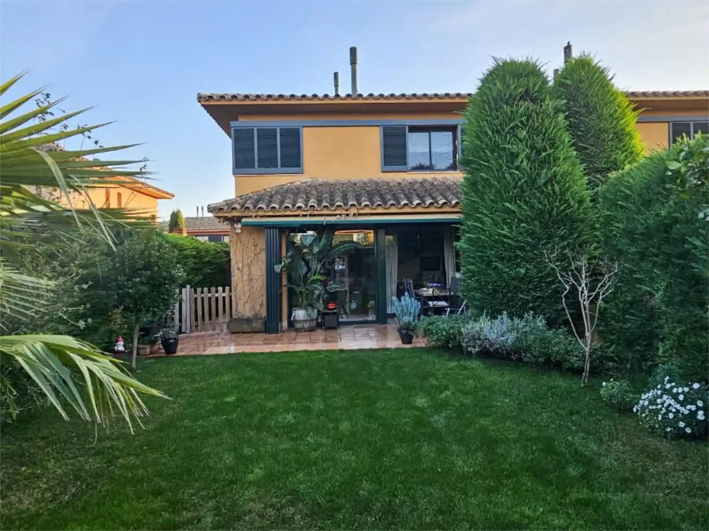 Casa adosada en venda a Carrer del Xiprer, 4, Navata Jardí de Casa adosada en venda en Navata amb Aire condicionat, Calefacció i Jardí privat