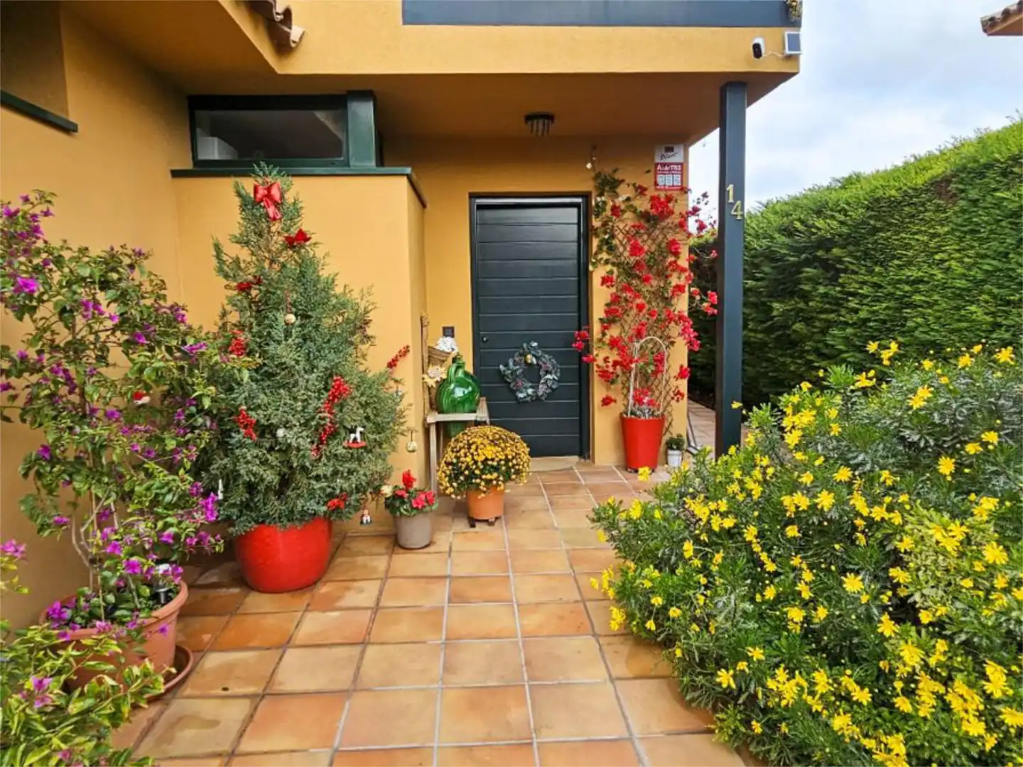 Piso en venta en Carrer del Xiprer, 4, Navata Terraza de Piso en venta en Navata con Aire acondicionado, Calefacción y Jardín privado