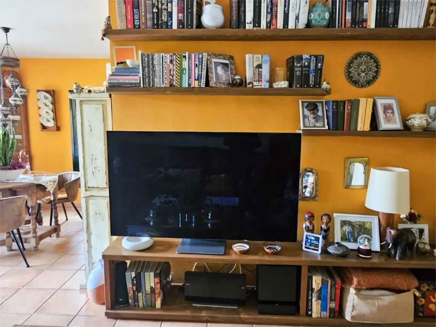 Piso en venta en Carrer del Xiprer, 4, Navata Sala de estar de Piso en venta en Navata con Aire acondicionado, Calefacción y Jardín privado