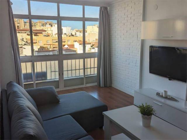 Piso en Alquiler en Calle Abogado Federico Orellana Toledano, 12 en Parque Ayala - Jardín de la Abadía - Huelín