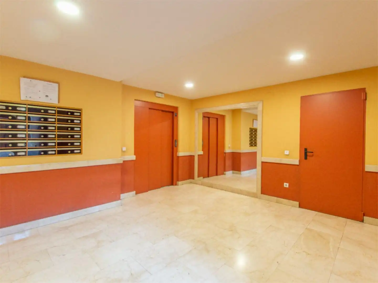 Flat for sale in Madrid  with Air Conditioner, Heating and Private garden