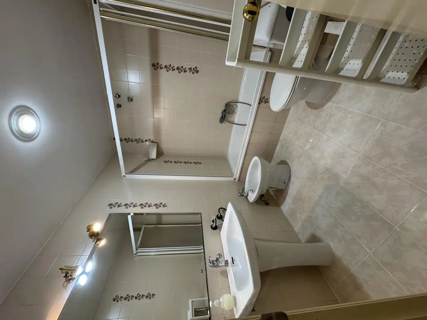 Room in Carrer dels Carters, 73, La Creu Coberta Bathroom of Flat for share in Valencia with Furnished and Balcony