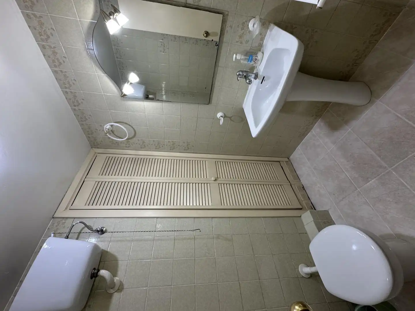 Room in Carrer dels Carters, 73, La Creu Coberta Bathroom of Flat for share in Valencia with Furnished and Balcony