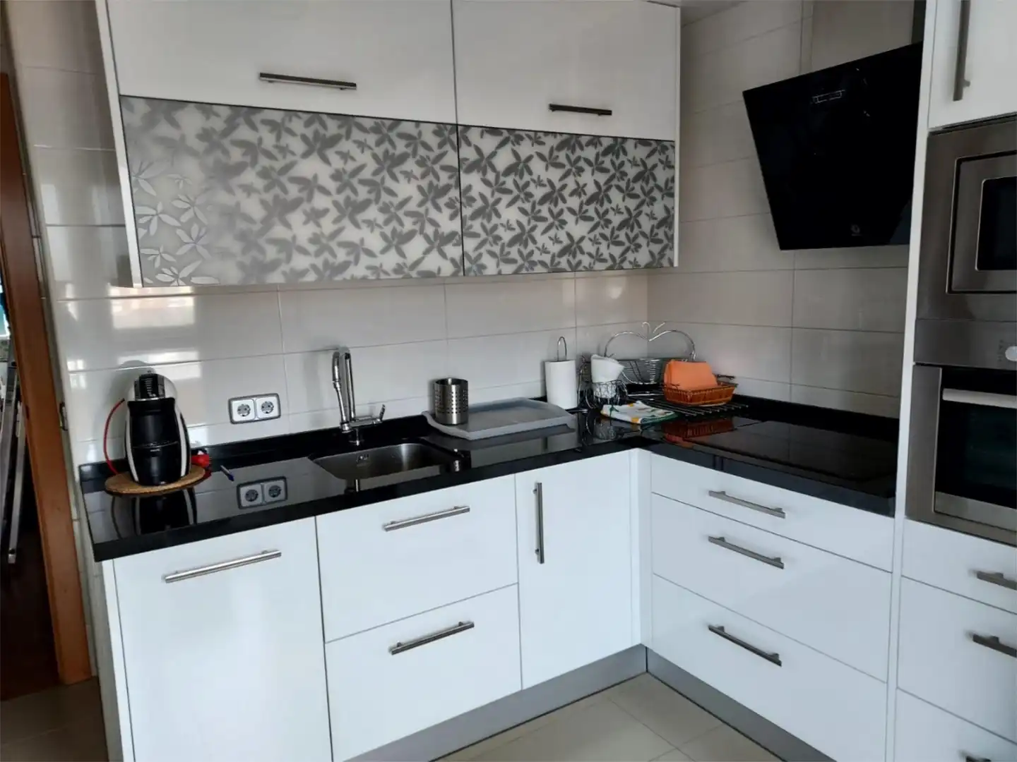 Flat for rent in Calle los Aluches, 34, La Lastra Kitchen of Flat for rent in León Capital with Parquet flooring, Terrace and Furnished